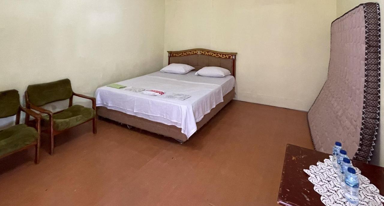 Valencia Homestay Redpartner Parapat Zewnętrze zdjęcie