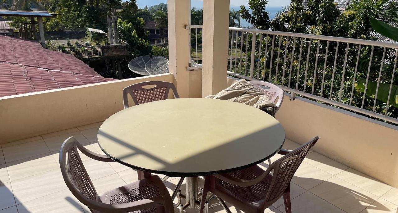 Valencia Homestay Redpartner Parapat Zewnętrze zdjęcie