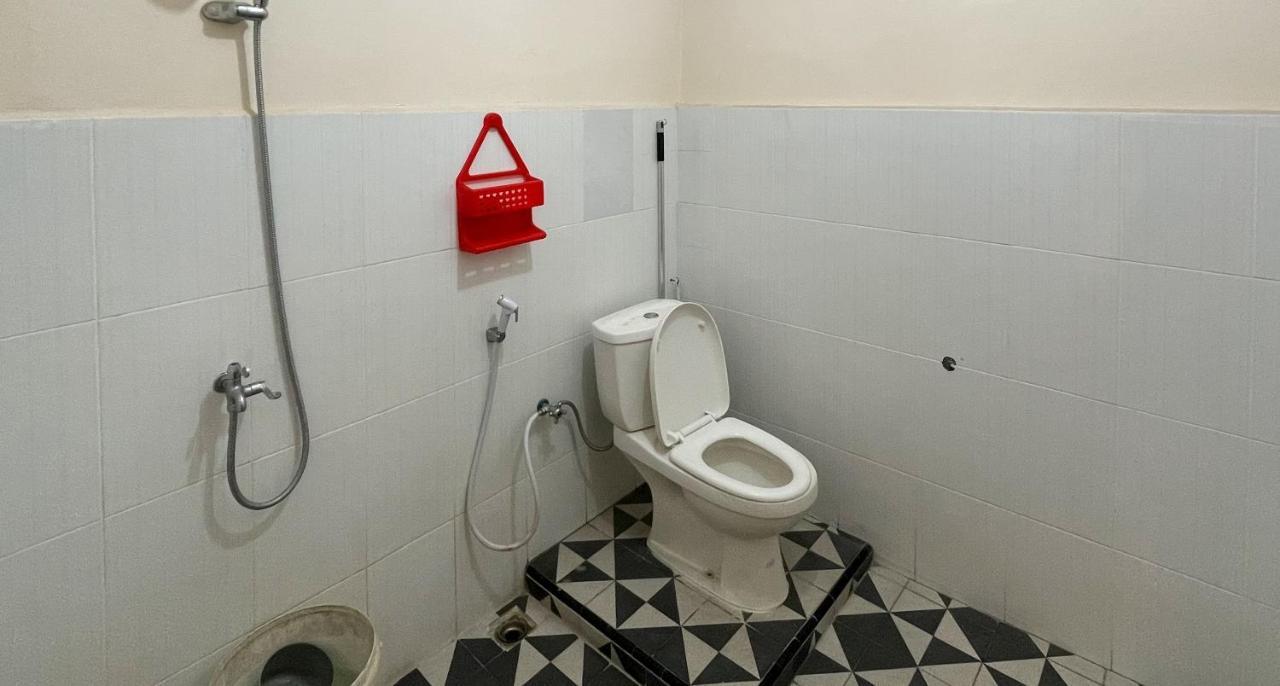 Valencia Homestay Redpartner Parapat Zewnętrze zdjęcie